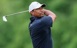 Tiger Woods Opens PGA Championship in 1-Over 72